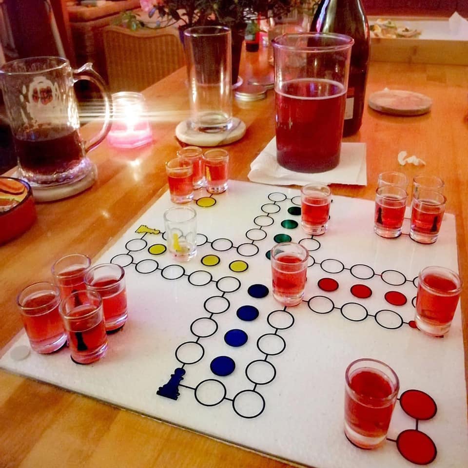 Mens erger je niet | Drankspel